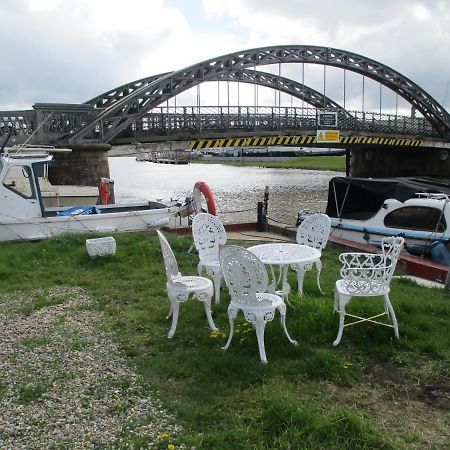 Blue Cabin Bridge Stores Fritton المظهر الخارجي الصورة